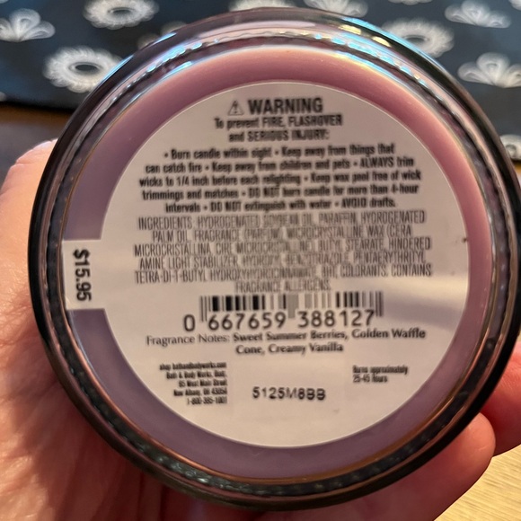 Bath & Body Works Berry Waffle Cone Candle - Picture 3 of 3
